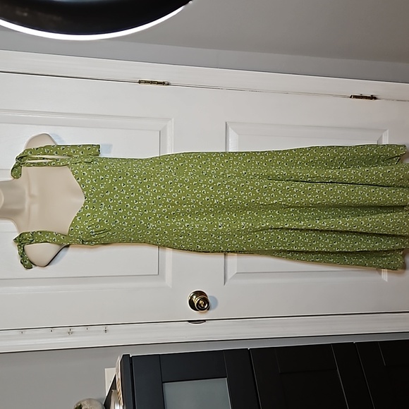 Reformation Nadira Dress in Arlo - Picture 2 of 11